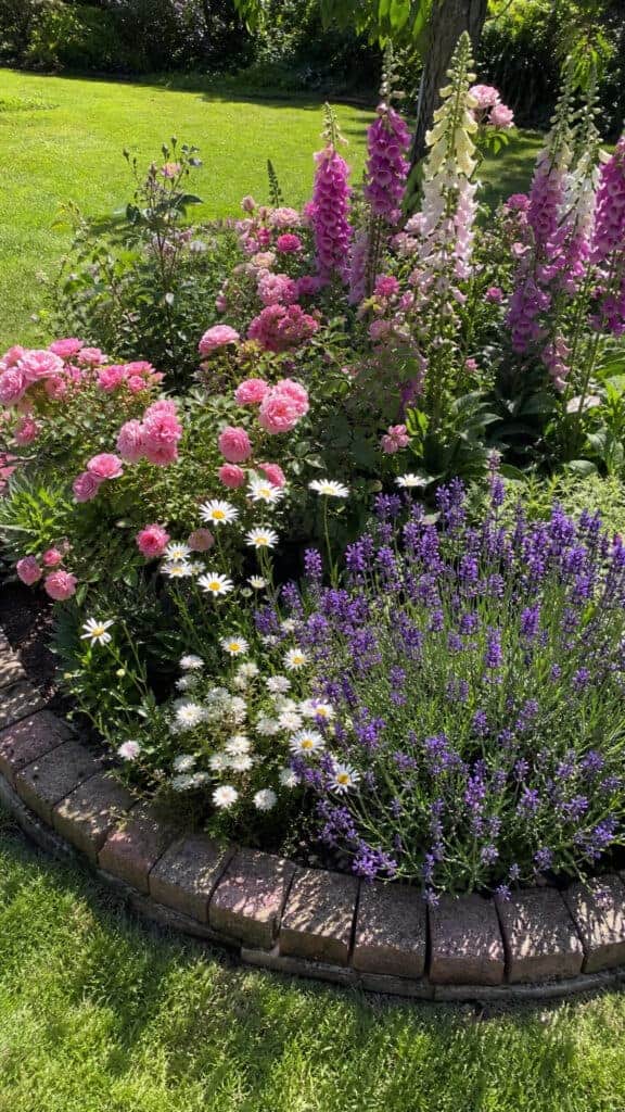 Classic Cottage Garden Circle