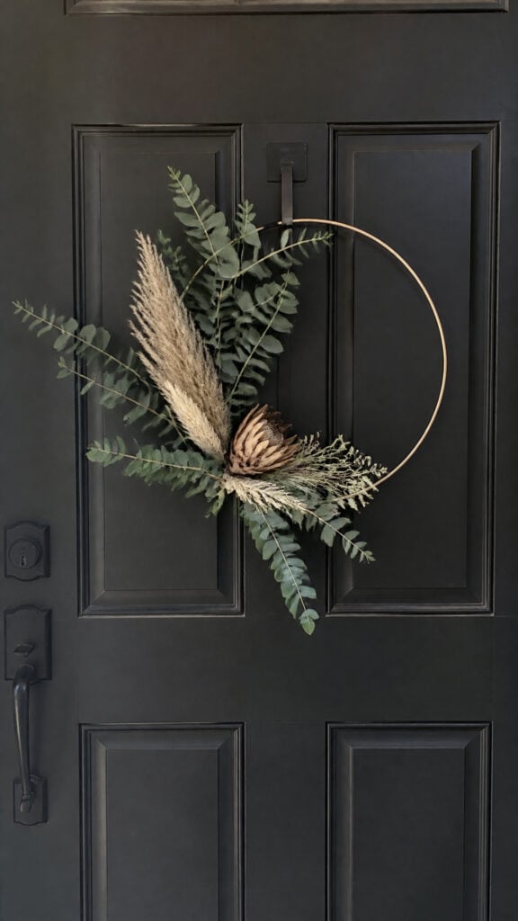 Minimalist Wreath with Natural Elements
